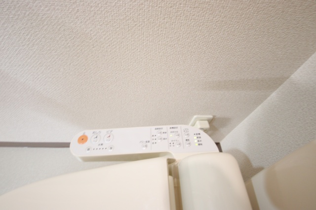 トイレ　※別室の参考写真の為、現況優先です。