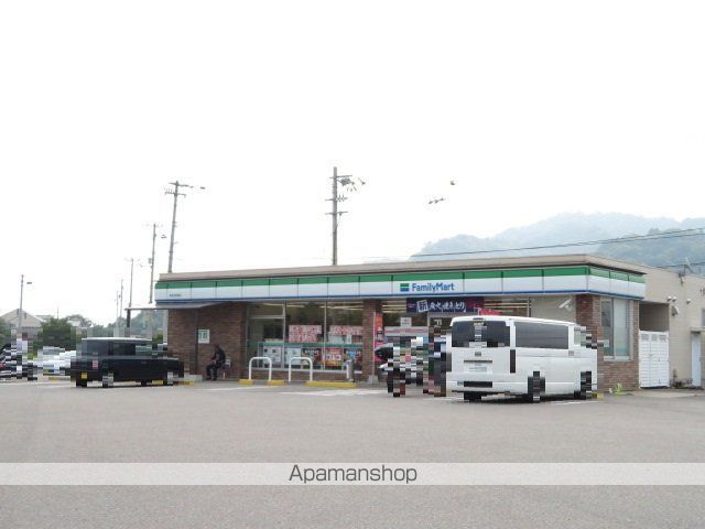 コンビニ　ファミリーマート（コンビニ）まで364m
