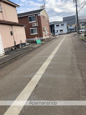 その他　前面道路（その他）まで0m