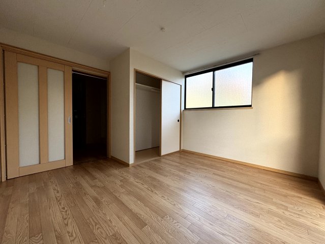 居室・リビング　7帖の広々としたお部屋です！ご飯を食べたり、テレビを見たりと