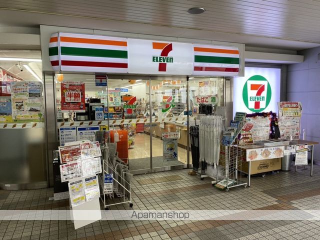 コンビニ　セブンイレブン（コンビニ）まで825m