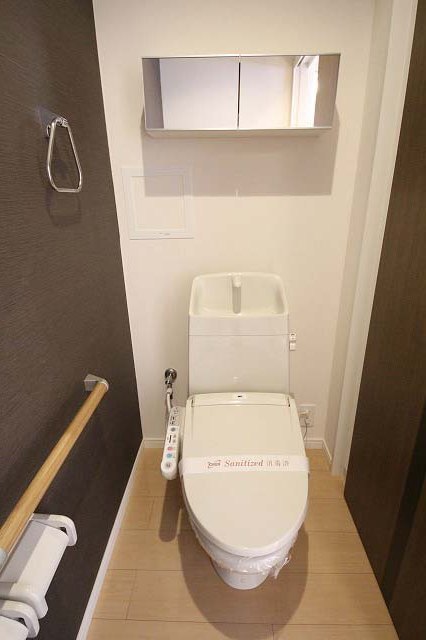 トイレ　類似室内