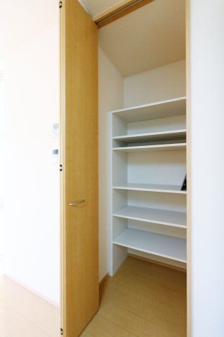 収納　参考写真（同物件別部屋）