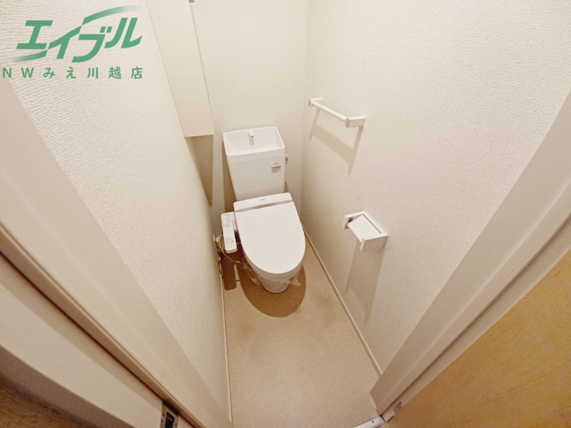 トイレ　同型反転タイプ参考写真
