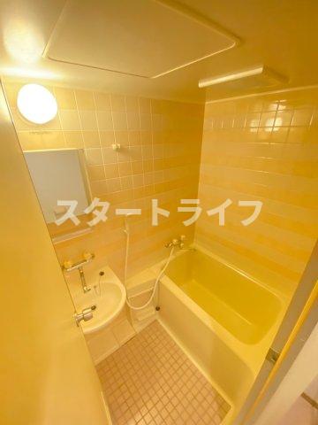 地下鉄御堂筋線 西中島南方駅 徒歩5分 5階建 築35年の風呂写真