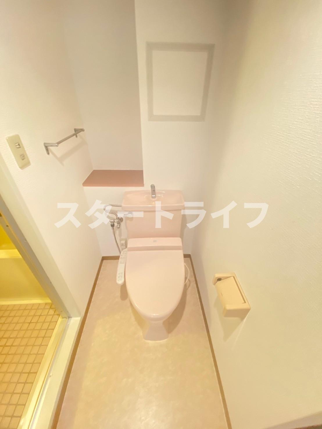 地下鉄御堂筋線 西中島南方駅 徒歩5分 5階建 築35年のトイレ写真