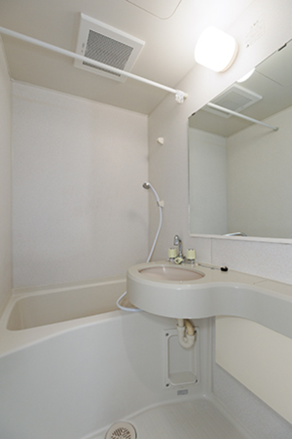バス・シャワールーム　※写真は同タイプ住戸です。