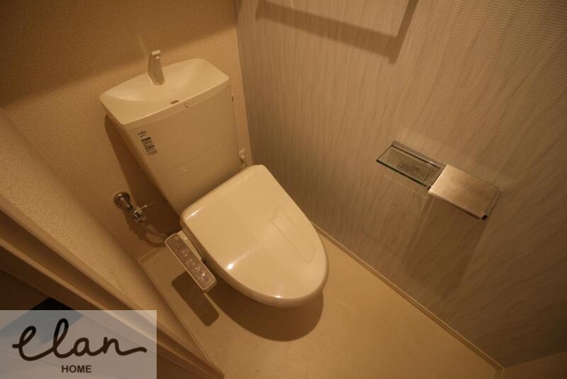 ＪＲ片町線 放出駅 徒歩10分 3階建 築11年のトイレ写真