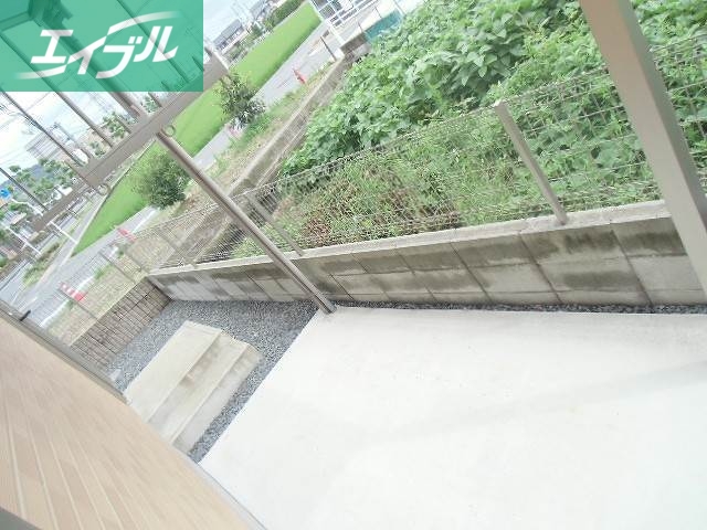 バルコニー　バルコニー広々