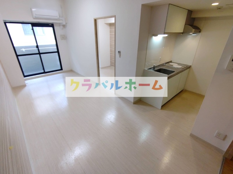 ＪＲ東西線 御幣島駅 徒歩7分 7階建 築13年の居間写真