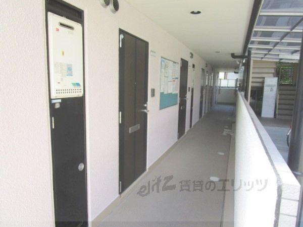 ロビー　通路