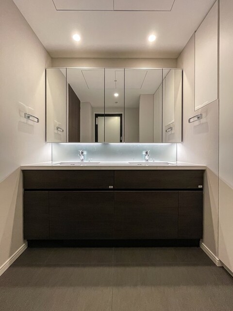 洗面設備　※写真は同タイプ住戸です。
