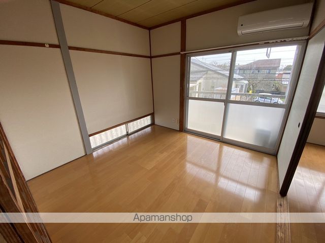 吉岡アパートの居間写真