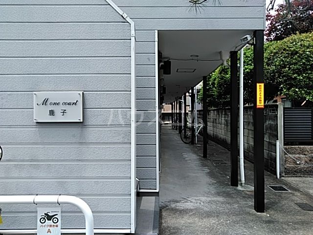 【名古屋市千種区鹿子町のアパートのエントランス】