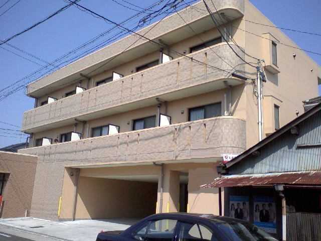 名古屋市守山区鳥羽見のマンションの建物外観