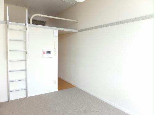 その他　南向きの窓からは明るい日差しが差し込みます。