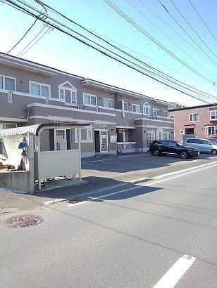 札幌市南区澄川六条のアパートの建物外観