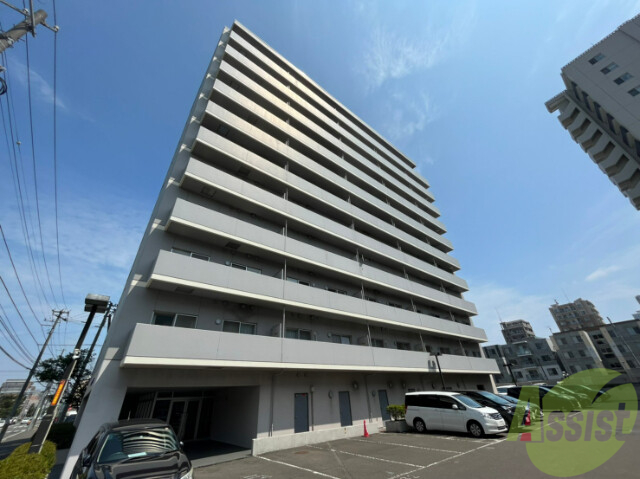 札幌市東区北十四条東のマンションの建物外観