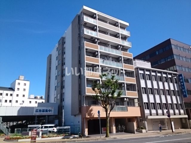 奈良市油阪町のマンションの建物外観