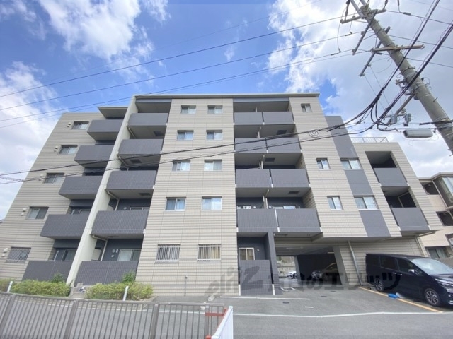 生駒市谷田町のマンションの建物外観