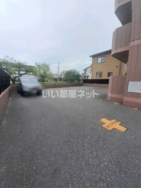 【パークサイド雁宿2号館の駐車場】