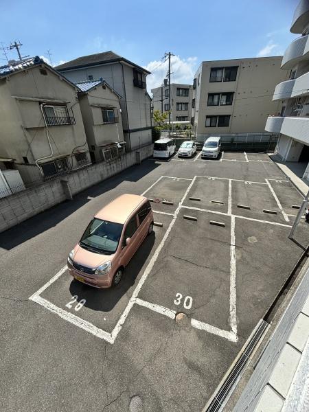 【エクセレント山陽の駐車場】