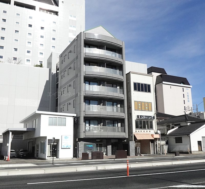 松本市本庄のマンションの建物外観