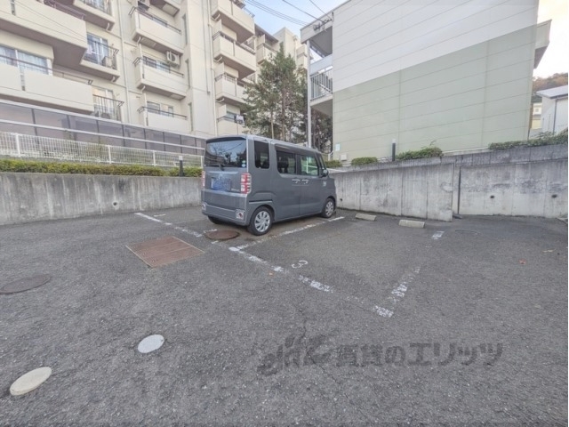 【レオパレス桜通りの駐車場】