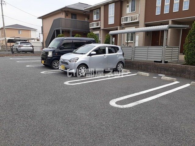 【桑名市大字江場のアパートの駐車場】