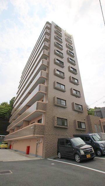 広島市西区三滝本町のマンションの建物外観