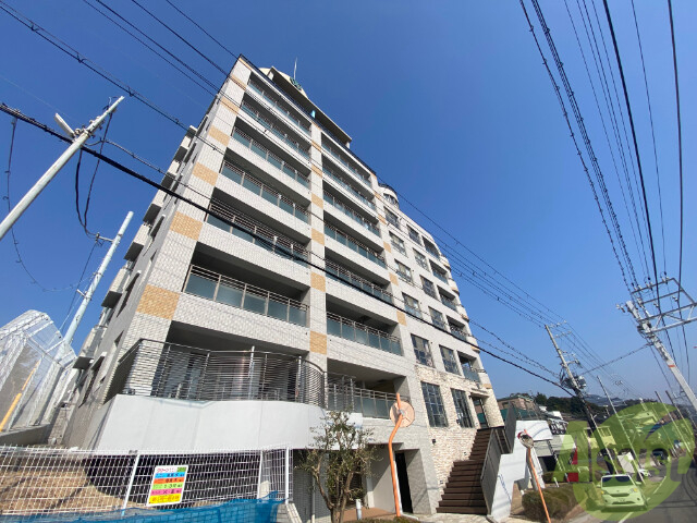 【神戸市垂水区塩屋町のマンションの建物外観】