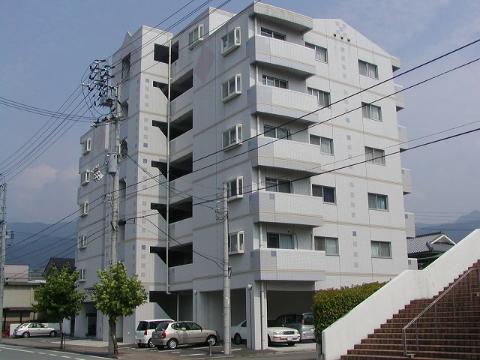 宇和島市弁天町のマンションの建物外観