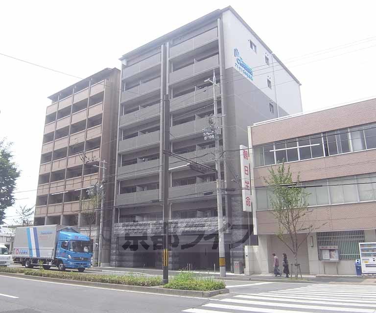 京都市下京区七条御所ノ内中町のマンションの建物外観