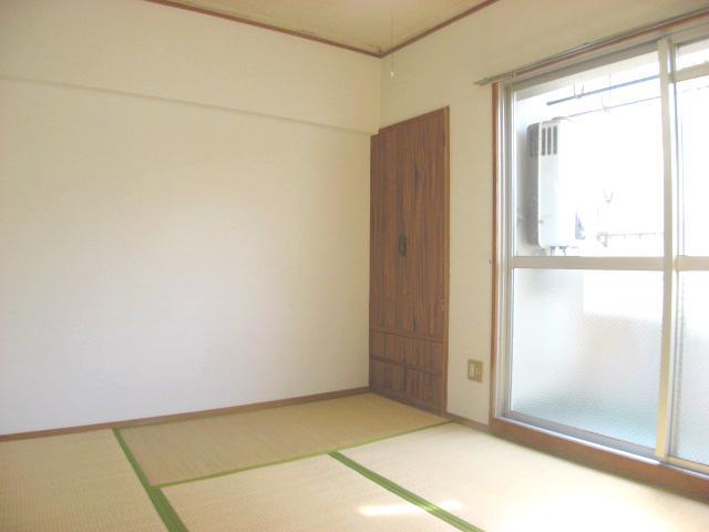 居室・リビング　松山市中央　第２京屋マンション　和室６帖