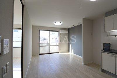 居室・リビング　同物件別部屋です