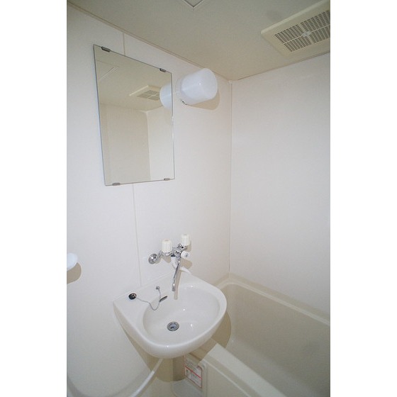 バス・シャワールーム　※他の部屋の写真です。