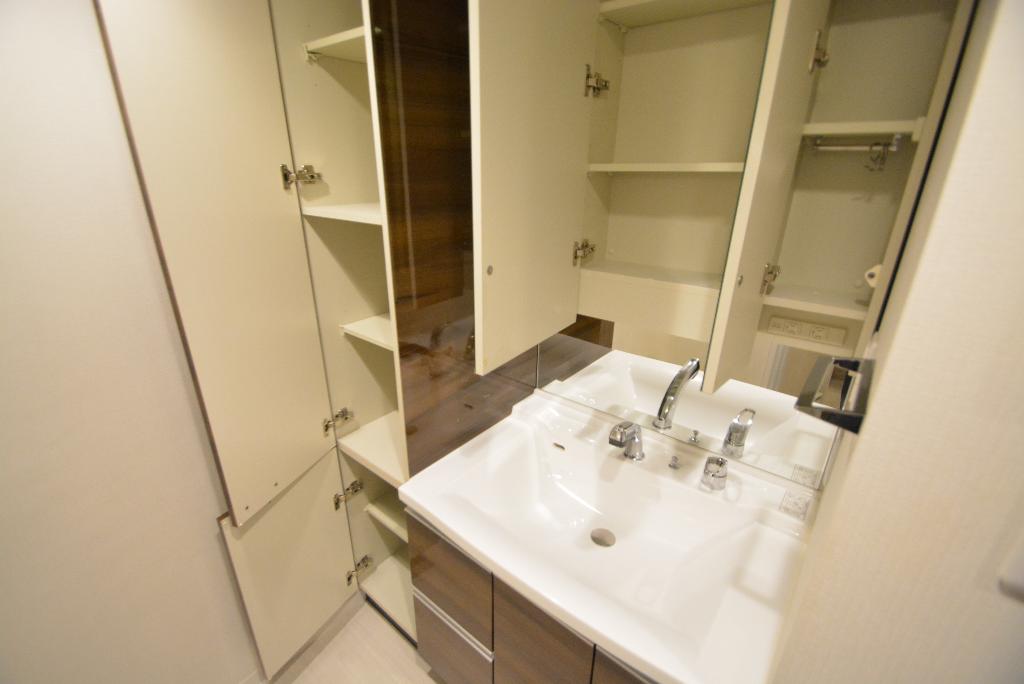 洗面設備　洗髪洗面化粧台