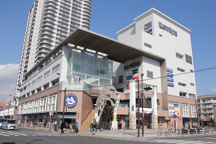 ショッピングセンター　らびすた新杉田（ショッピングセンター）まで420m