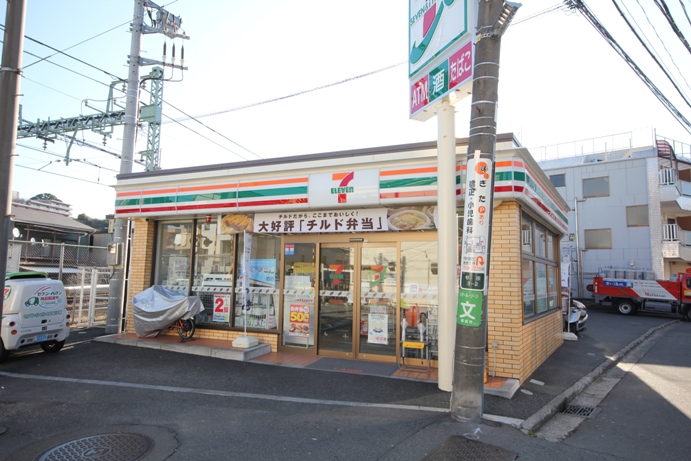 コンビニ　セブンイレブン（コンビニ）まで400m