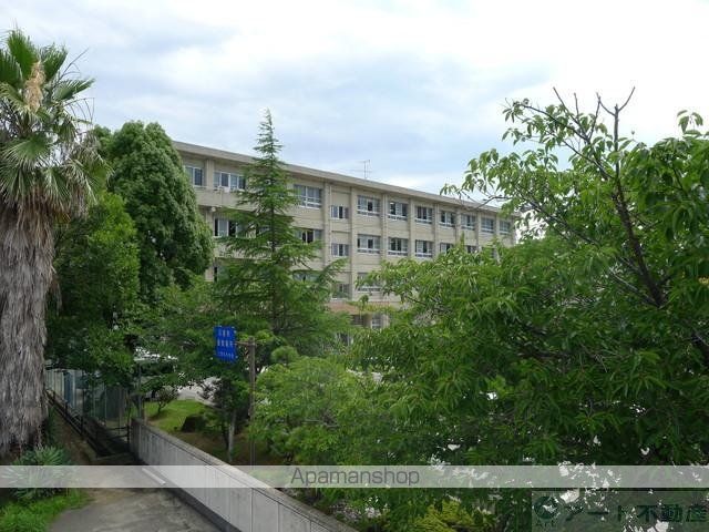 中学校　三津浜中学校（中学校）まで1387m
