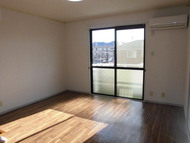 居室・リビング　エアコン完備のリビングです