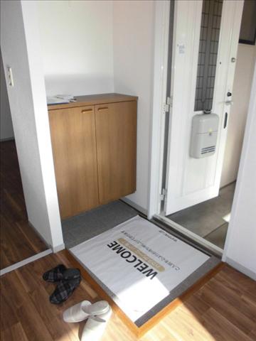 玄関　下駄箱付きの玄関です