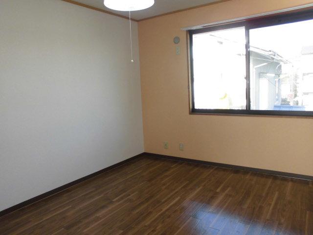 居室・リビング　明るいお部屋です