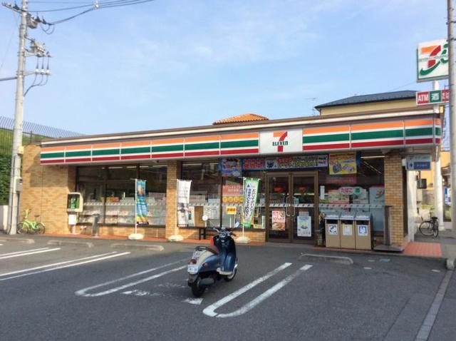 コンビニ　セブンイレブン綾瀬大上3丁目店（コンビニ）まで444m