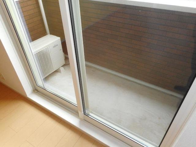 バルコニー　お洗濯にも便利なバルコニー付き