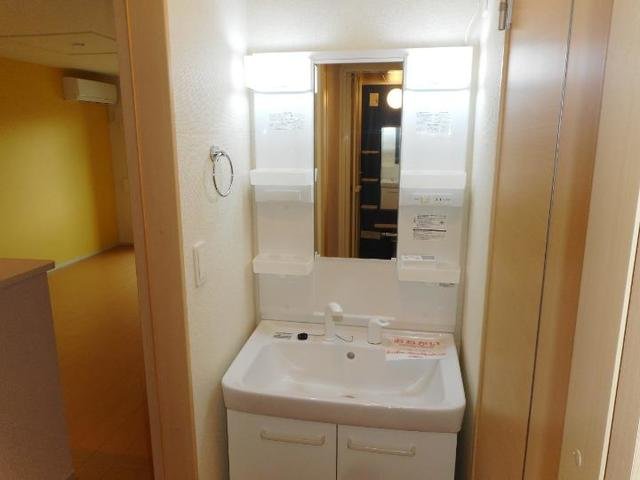 洗面設備　コンパクトで使いやすい洗面所