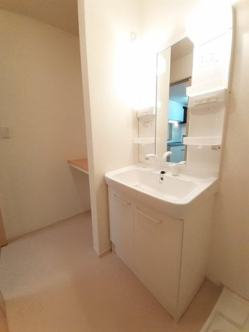 洗面設備　コンパクトで使いやすい洗面所