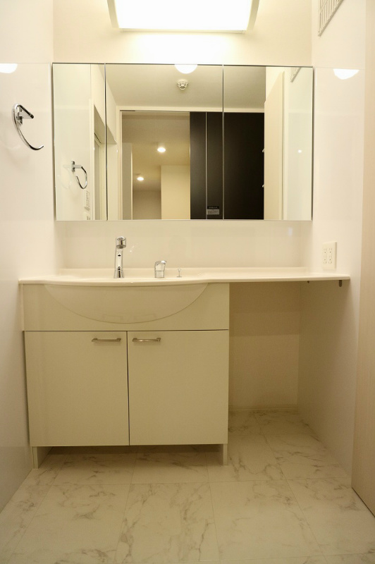 洗面設備　洗面所※別号室の参考写真になります。