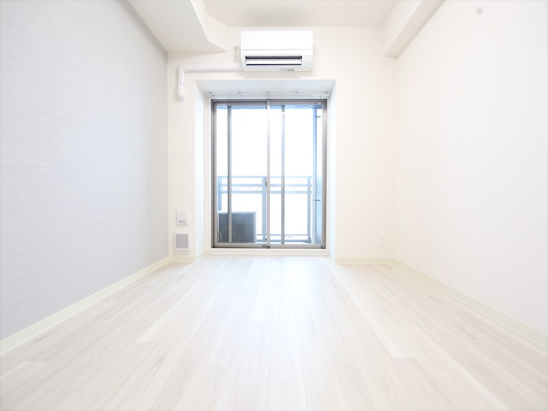 バルコニー　洋室6.5帖　エアコン完備　バルコニー　同仕様写真