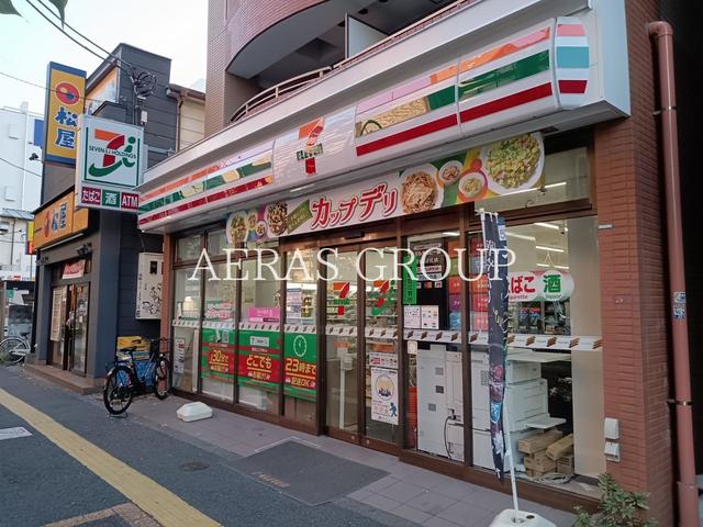 コンビニ　セブン-イレブン 杉並高井戸駅前店（コンビニ）まで621m